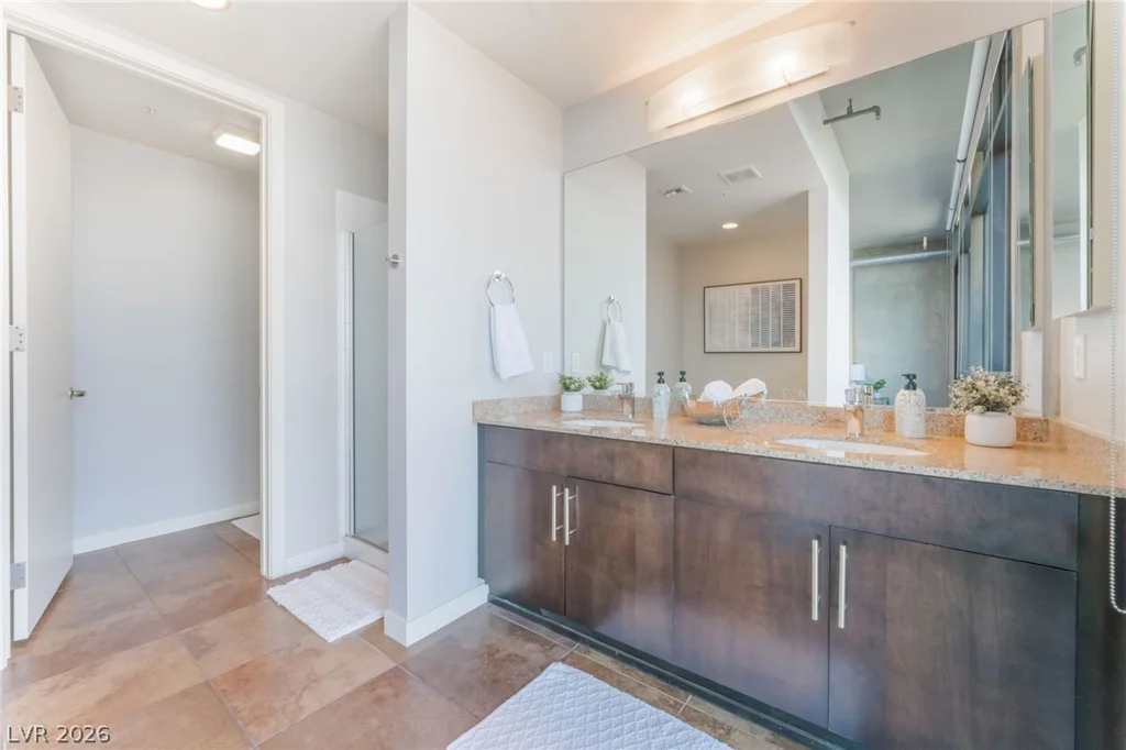 353 Bonneville, Las Vegas, NV 89101