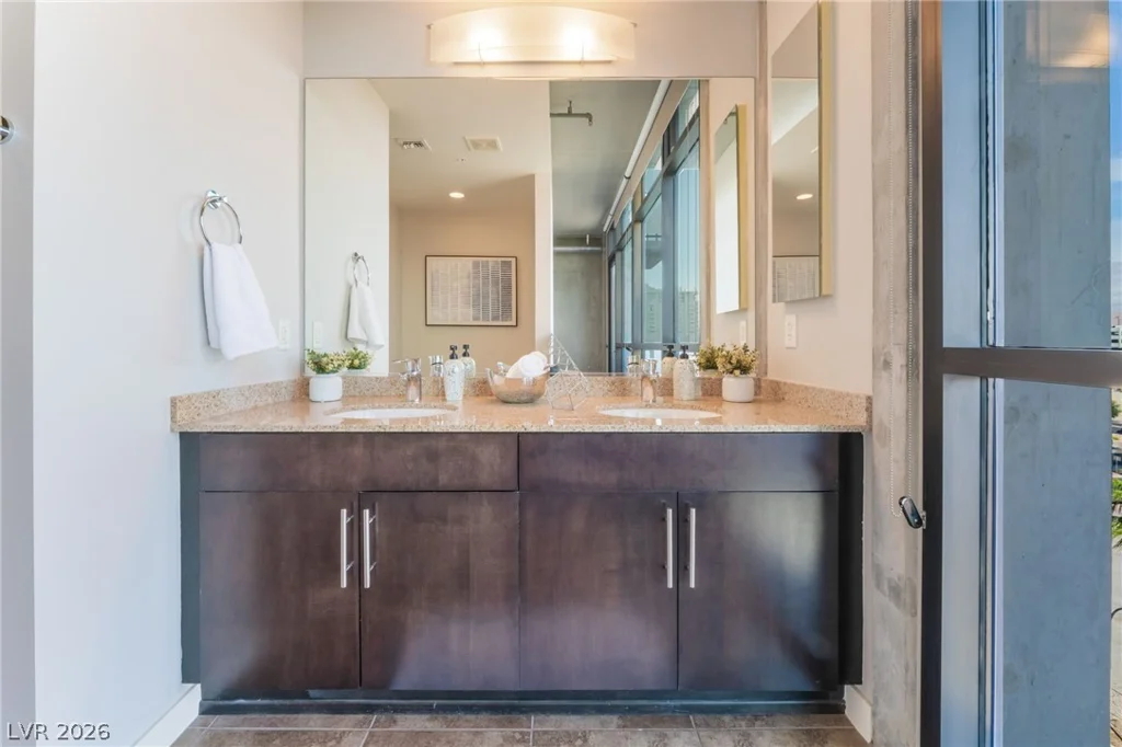 353 Bonneville, Las Vegas, NV 89101