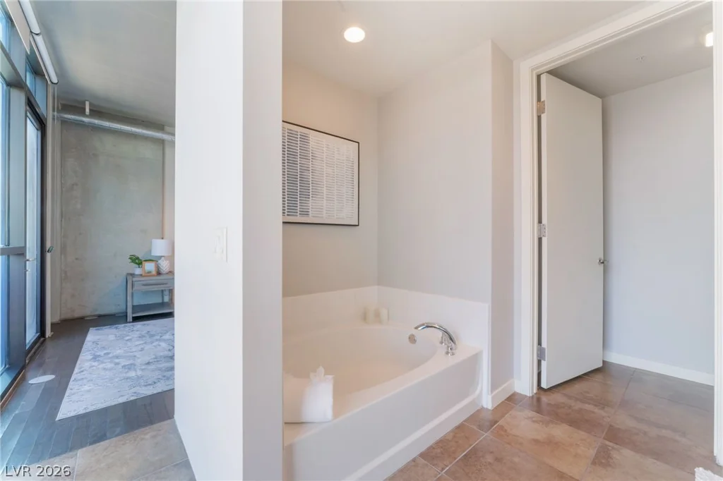 353 Bonneville, Las Vegas, NV 89101