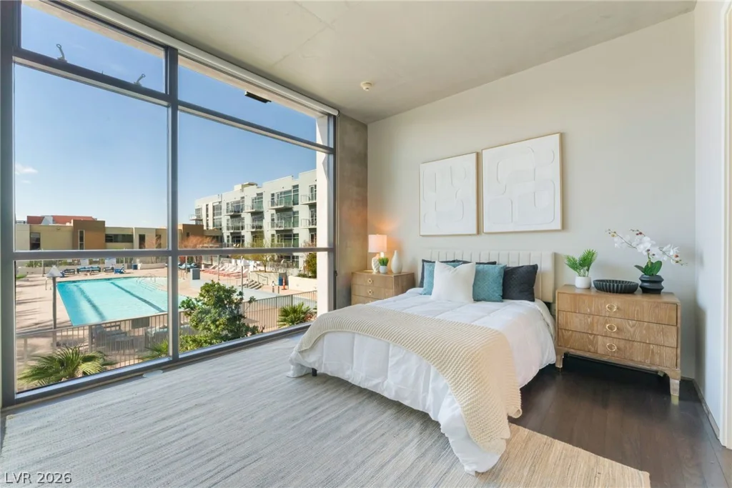 353 Bonneville, Las Vegas, NV 89101