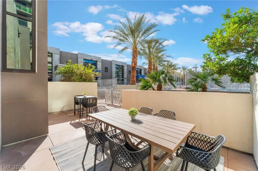 353 Bonneville, Las Vegas, NV 89101