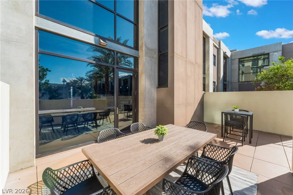 353 Bonneville, Las Vegas, NV 89101