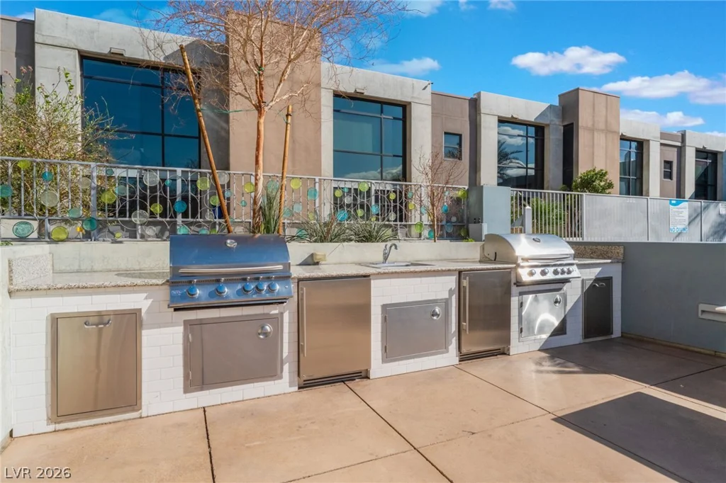 353 Bonneville, Las Vegas, NV 89101