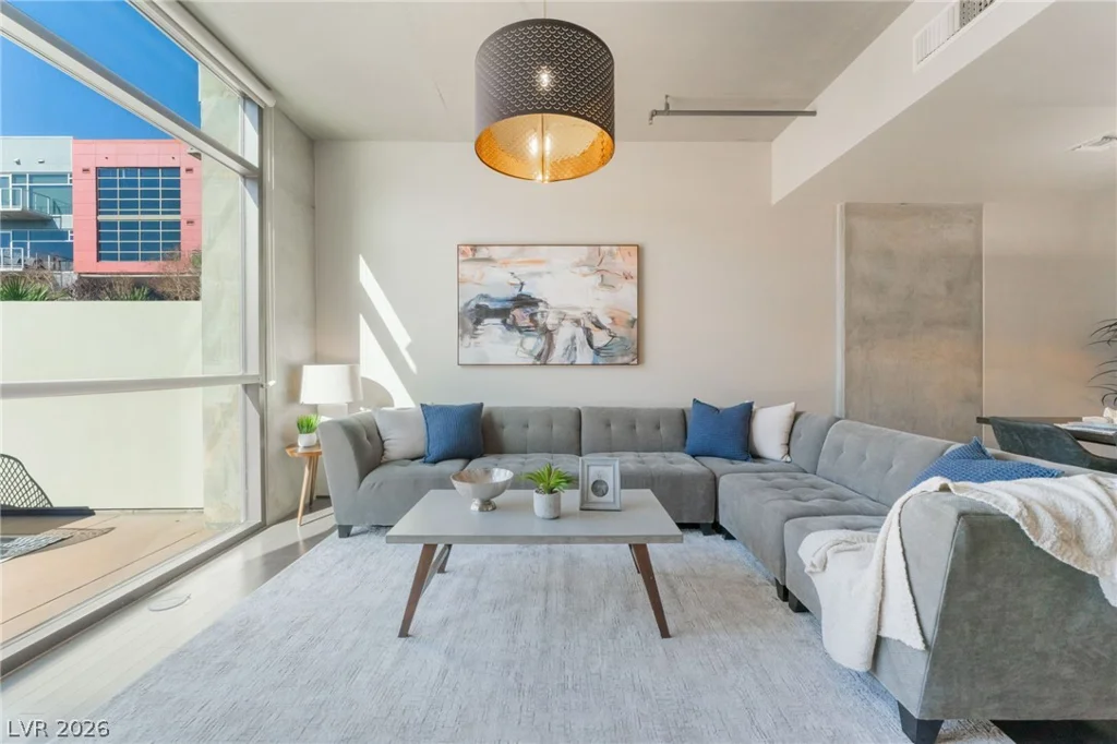 353 Bonneville, Las Vegas, NV 89101