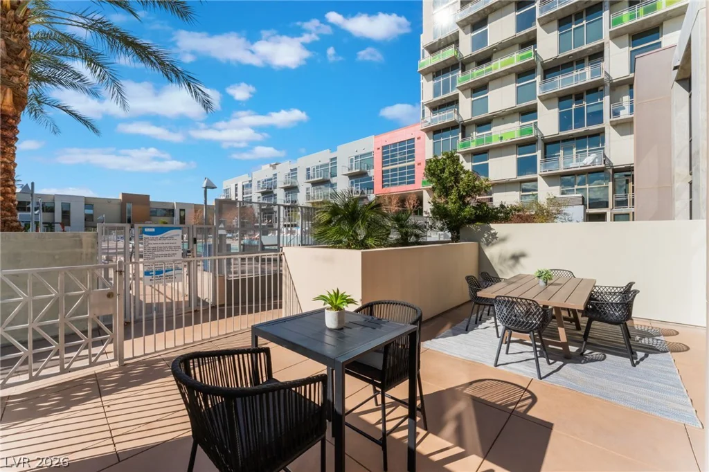 353 Bonneville, Las Vegas, NV 89101