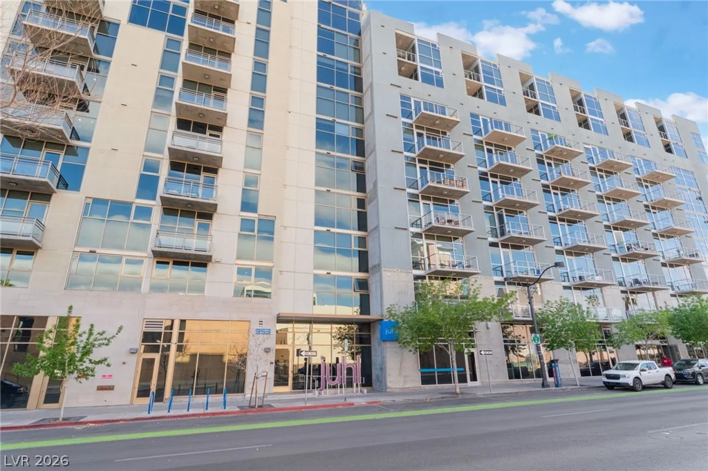 353 Bonneville, Las Vegas, NV 89101