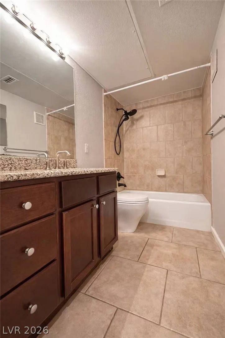 2838 Loveland, Las Vegas, NV 89109