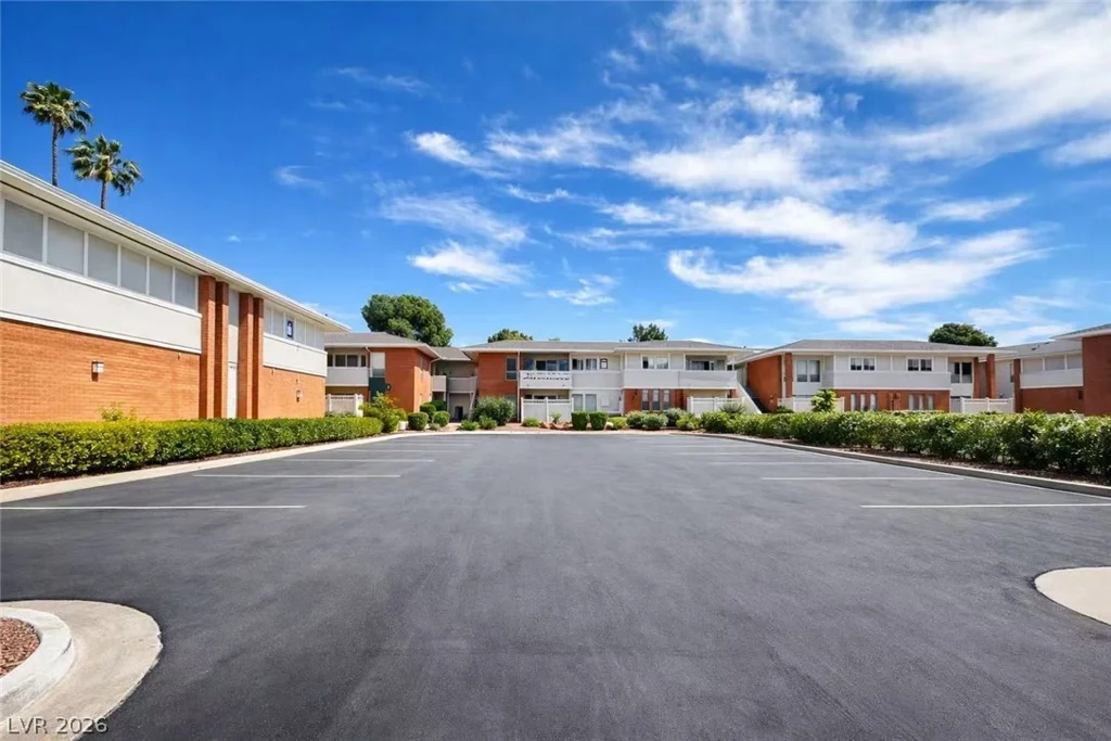 2838 Loveland, Las Vegas, NV 89109
