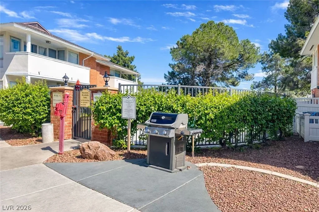 2838 Loveland, Las Vegas, NV 89109