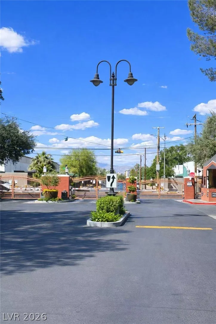 2838 Loveland, Las Vegas, NV 89109