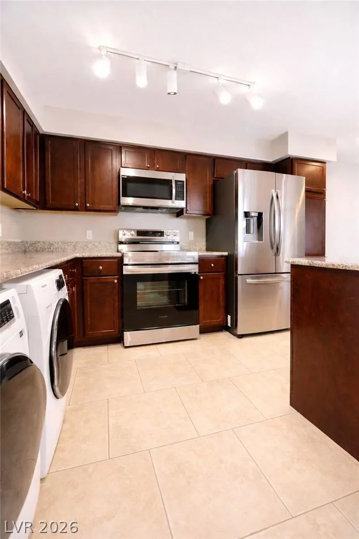 2838 Loveland, Las Vegas, NV 89109