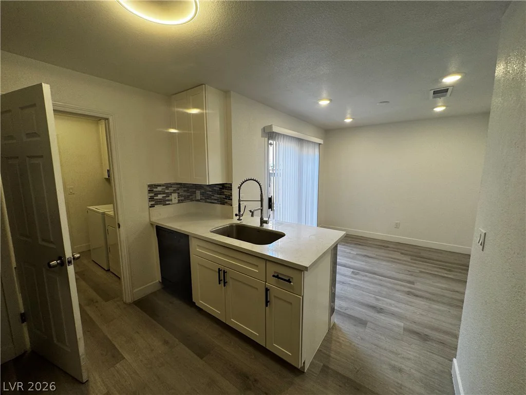 6750 Del Rey, Las Vegas, NV 89146