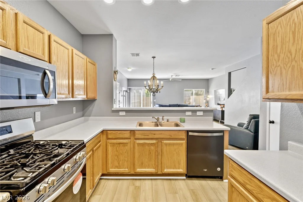 5968 Trickling Descent, Henderson, NV 89011