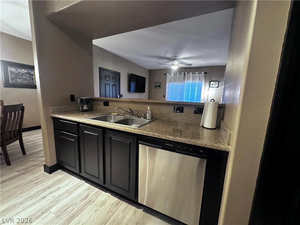 8000 Badura, Las Vegas, NV 89113