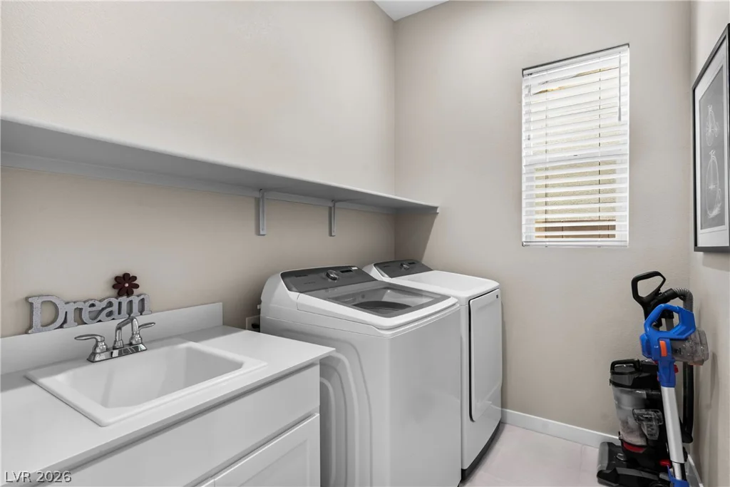 407 Gandara, Las Vegas, NV 89138
