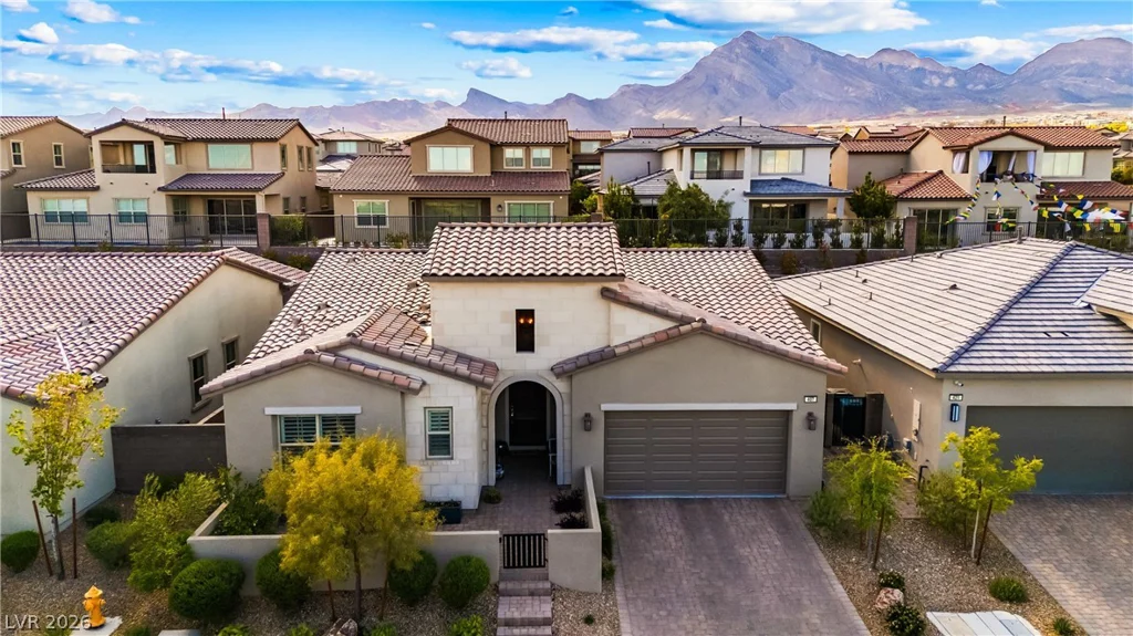 407 Gandara, Las Vegas, NV 89138
