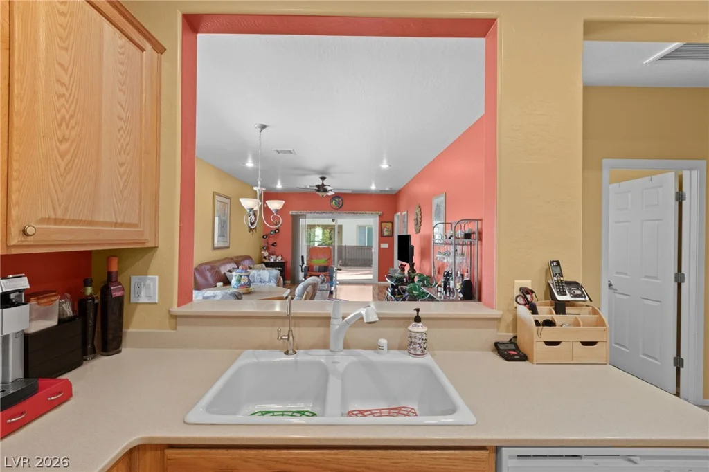 2556 Cosmic Dust, Henderson, NV 89044