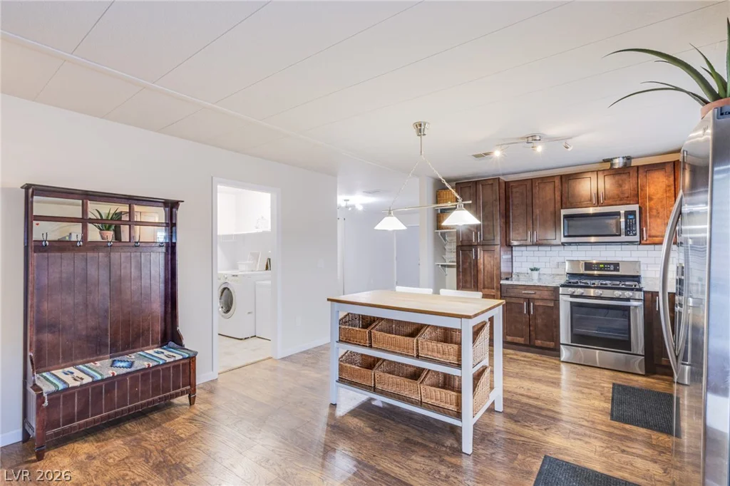 4557 Royal Ridge, Las Vegas, NV 89103