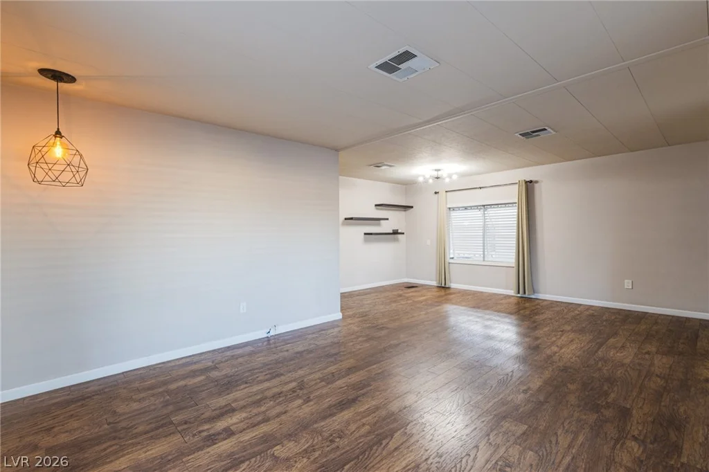 4557 Royal Ridge, Las Vegas, NV 89103