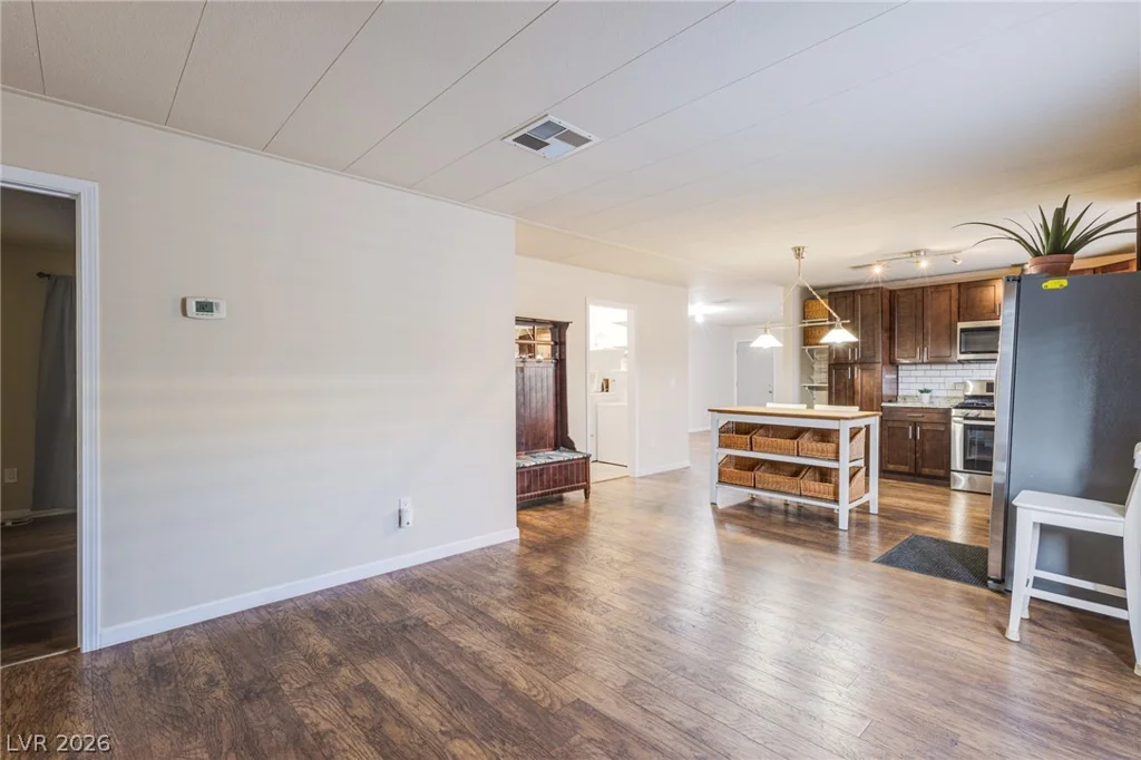 4557 Royal Ridge, Las Vegas, NV 89103