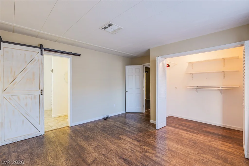 4557 Royal Ridge, Las Vegas, NV 89103