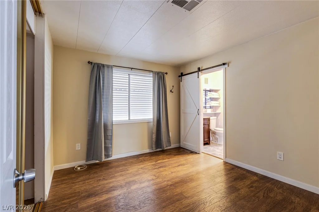 4557 Royal Ridge, Las Vegas, NV 89103