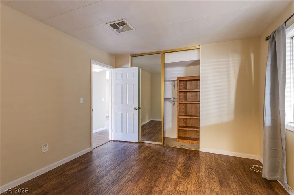 4557 Royal Ridge, Las Vegas, NV 89103
