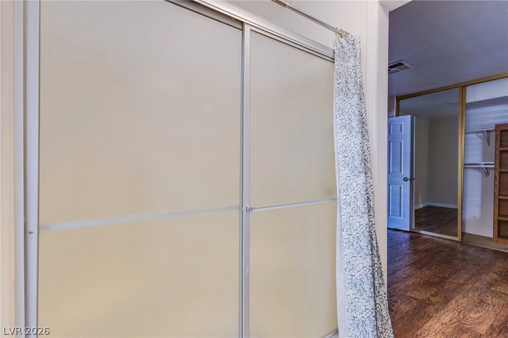 4557 Royal Ridge, Las Vegas, NV 89103