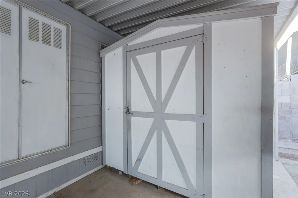 4557 Royal Ridge, Las Vegas, NV 89103