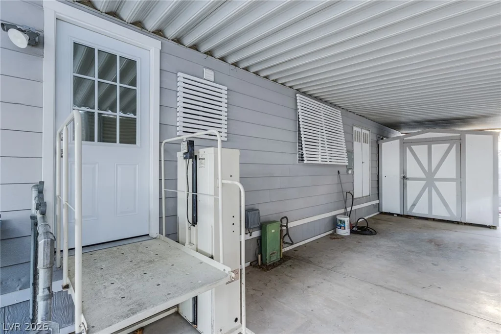 4557 Royal Ridge, Las Vegas, NV 89103