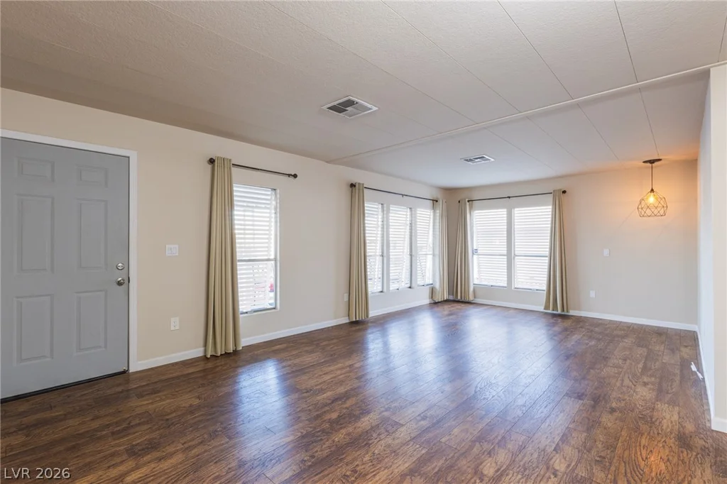 4557 Royal Ridge, Las Vegas, NV 89103