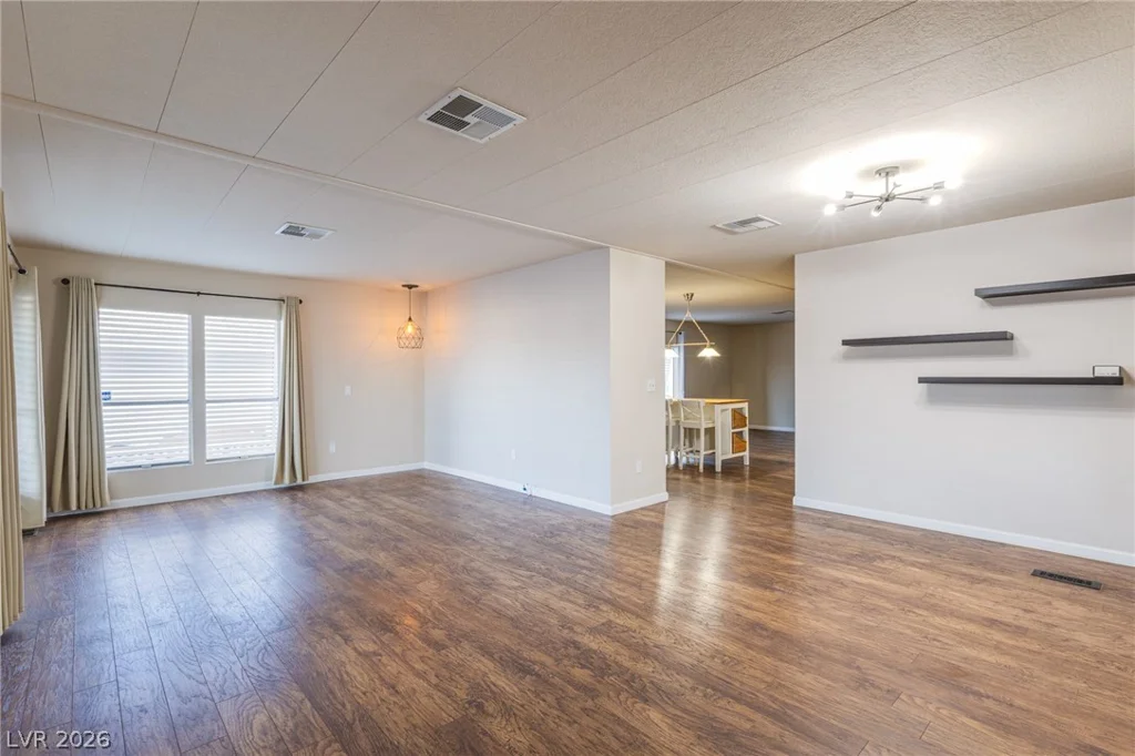 4557 Royal Ridge, Las Vegas, NV 89103
