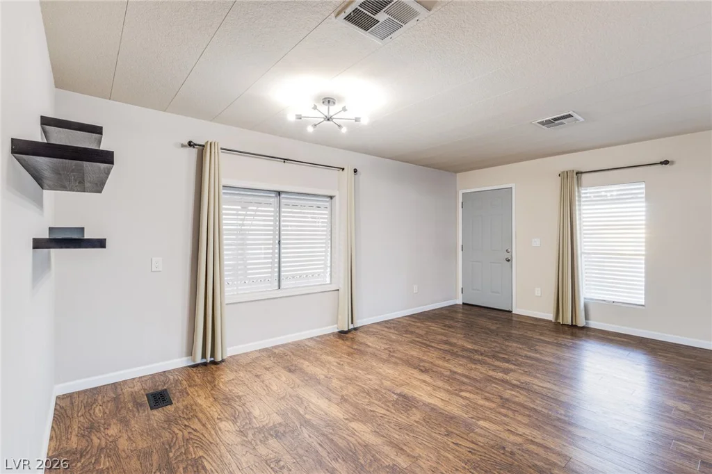4557 Royal Ridge, Las Vegas, NV 89103