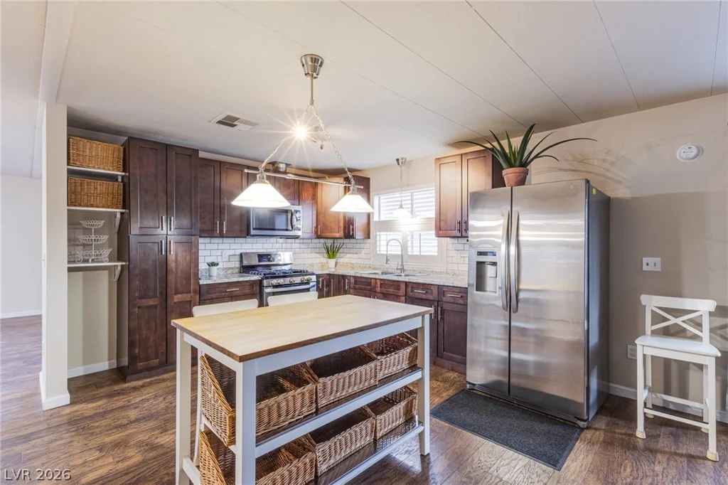 4557 Royal Ridge, Las Vegas, NV 89103