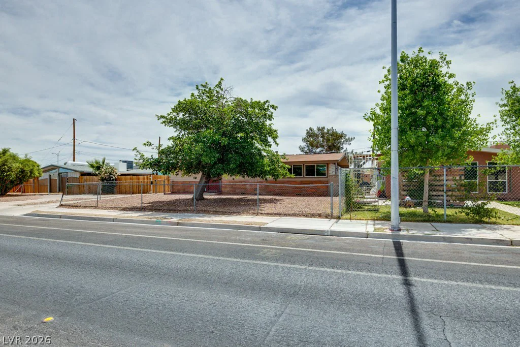 706 Upland, Las Vegas, NV 89107