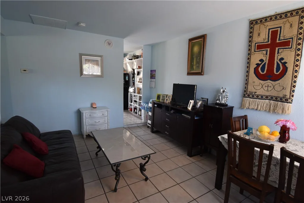 3908 Palos Verdes, Las Vegas, NV 89119