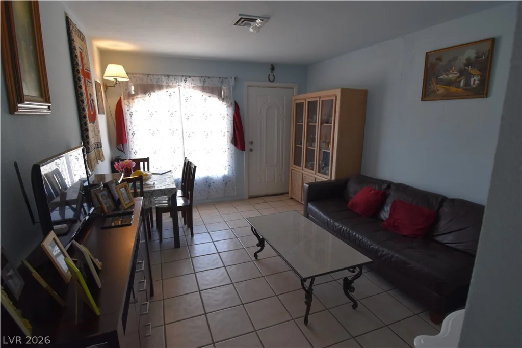 3908 Palos Verdes, Las Vegas, NV 89119
