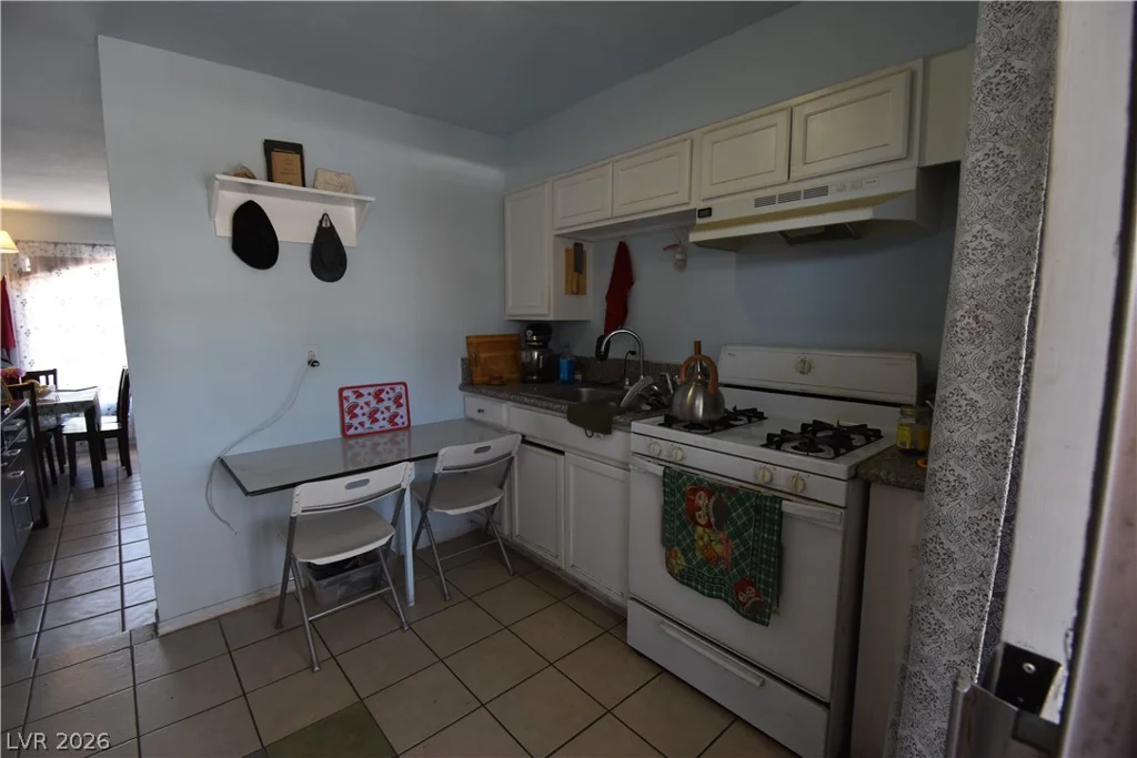 3908 Palos Verdes, Las Vegas, NV 89119