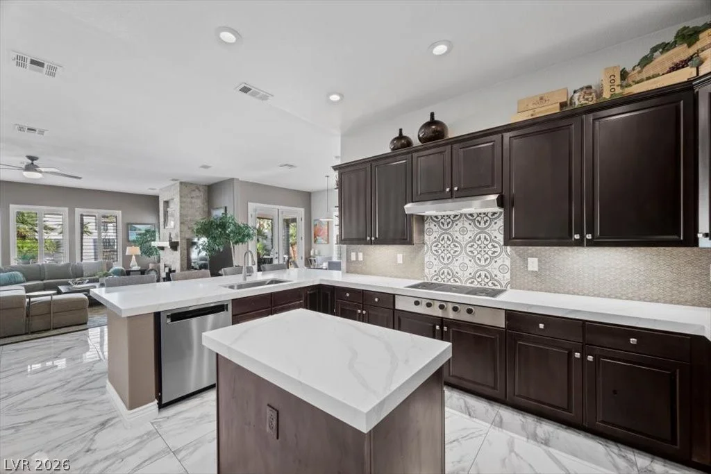 1516 Castle Wall, Las Vegas, NV 89117