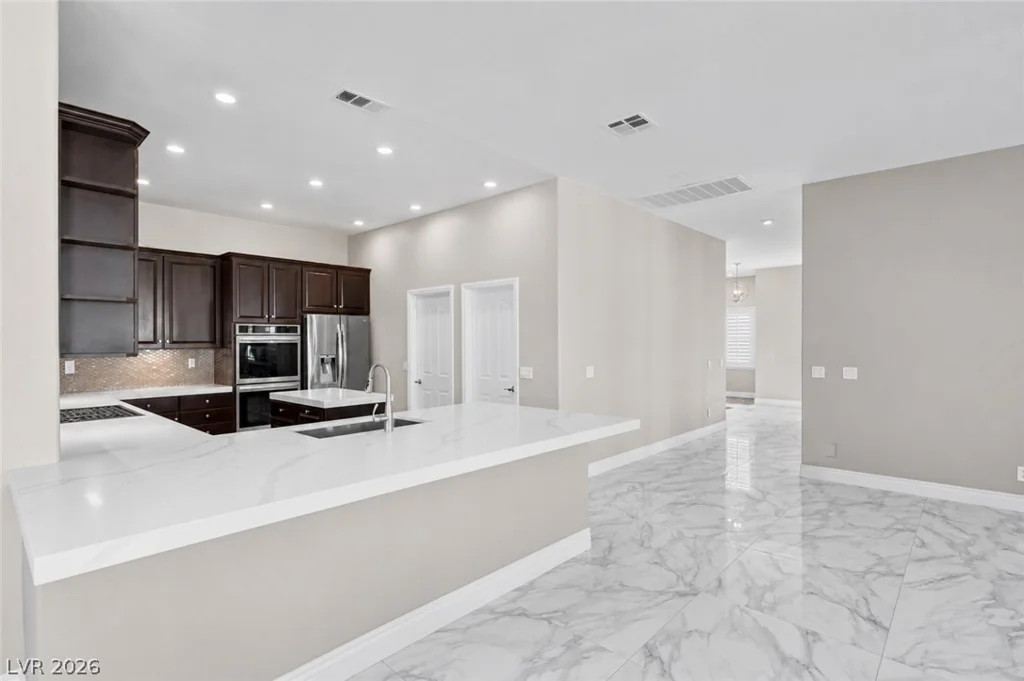 1516 Castle Wall, Las Vegas, NV 89117