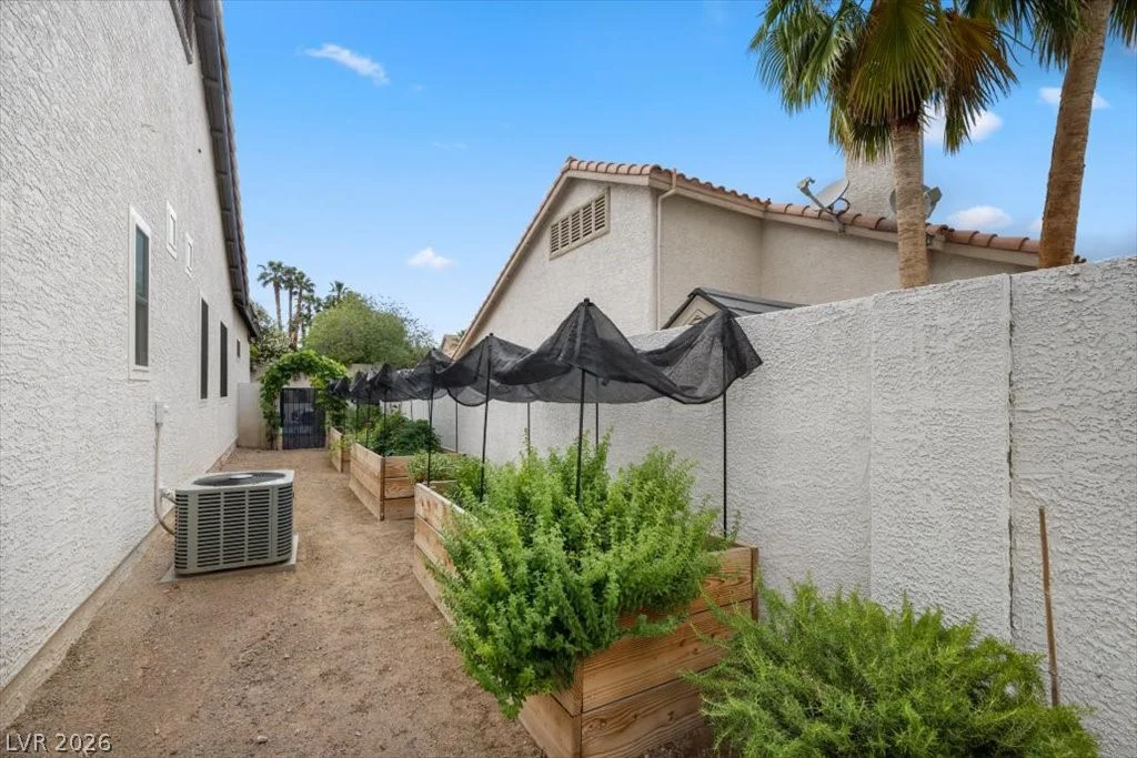 1516 Castle Wall, Las Vegas, NV 89117