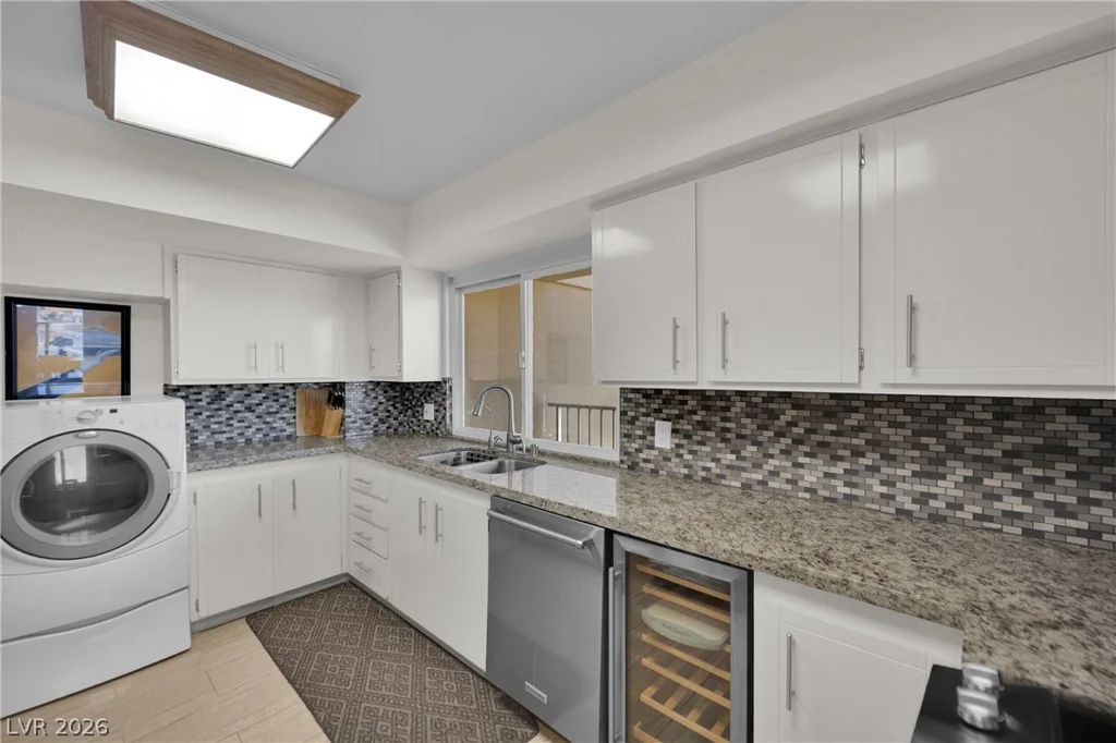 205 Harmon, Las Vegas, NV 89169