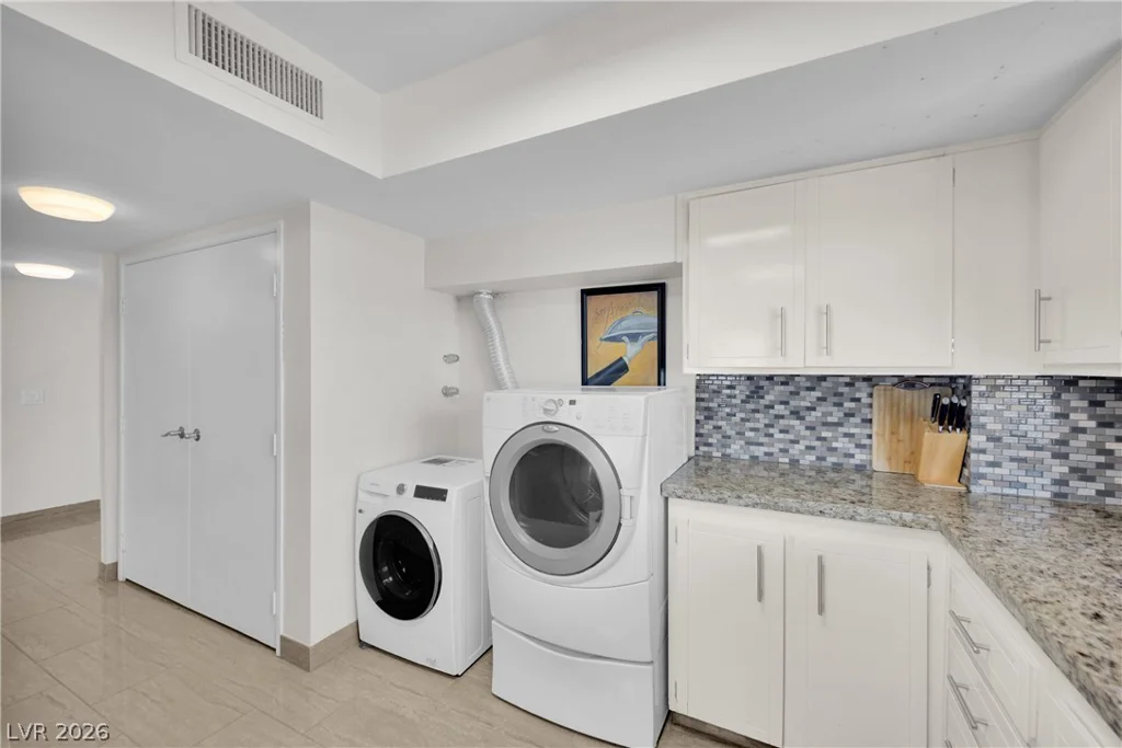 205 Harmon, Las Vegas, NV 89169