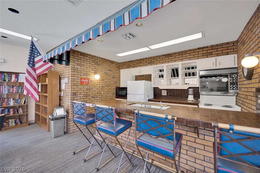 205 Harmon, Las Vegas, NV 89169