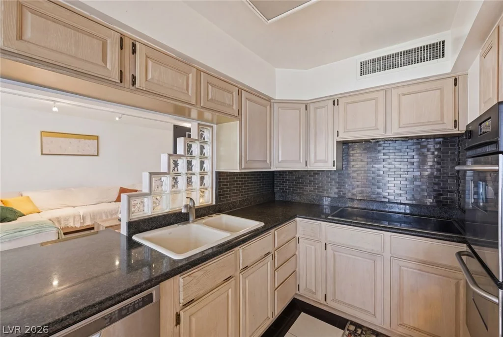 3111 Bel Air, Las Vegas, NV 89109