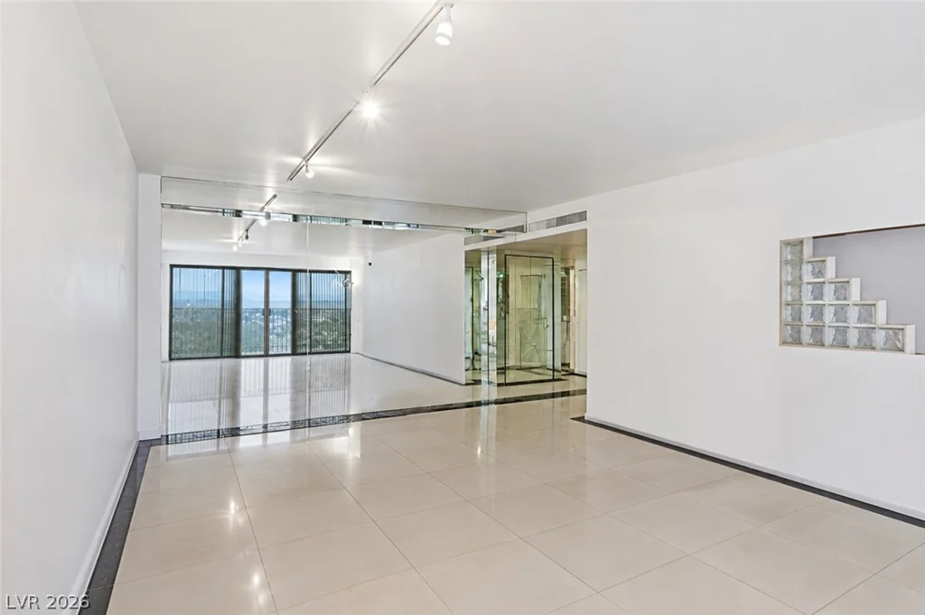 3111 Bel Air, Las Vegas, NV 89109