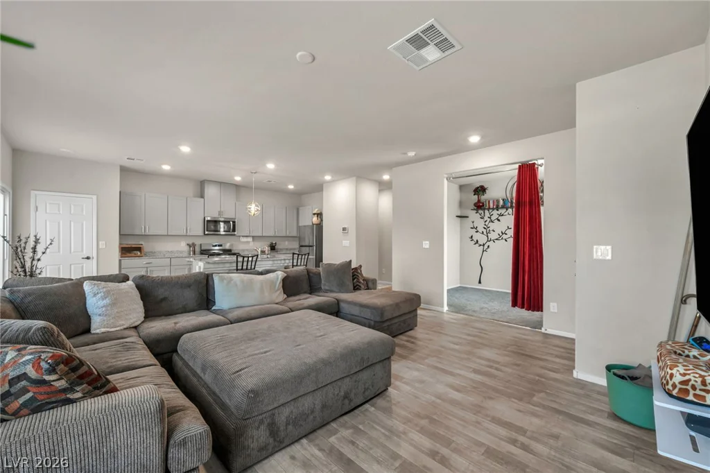 4426 Meadow Glade, North Las Vegas, NV 89084