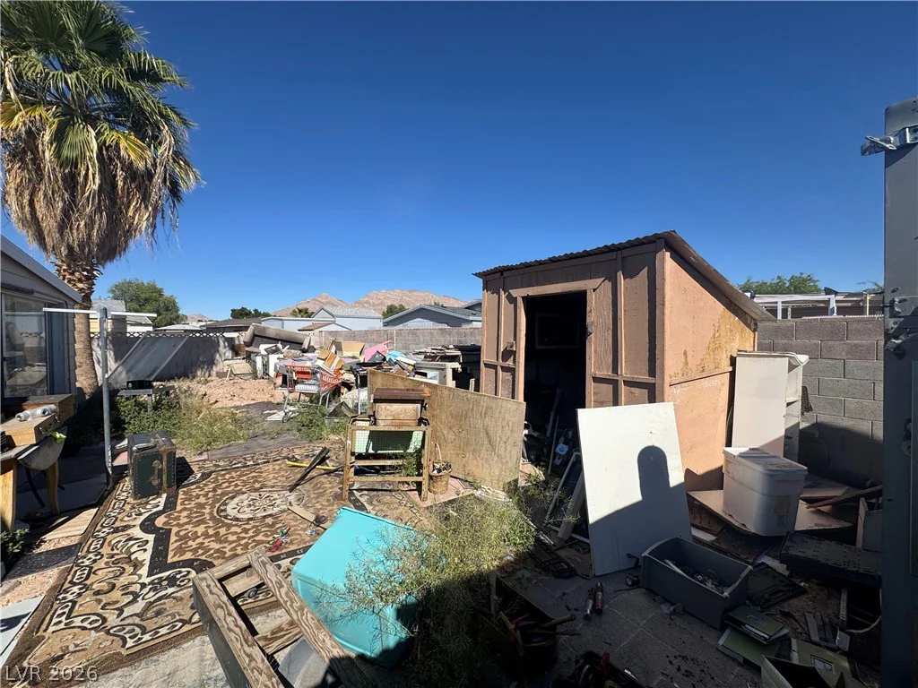 112 Sir George, Las Vegas, NV 89110
