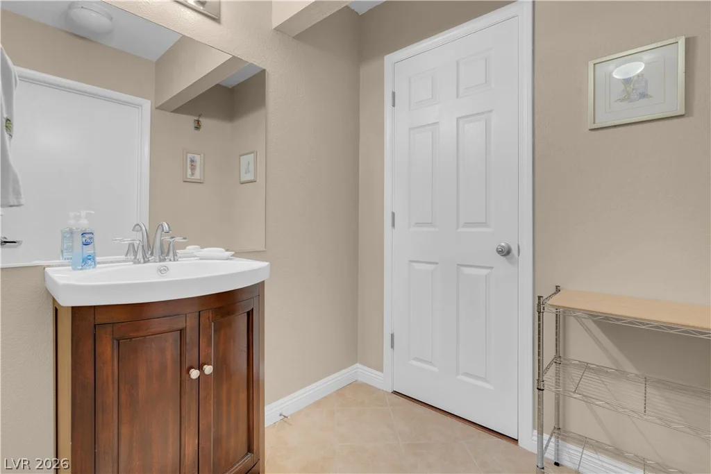 4861 Torrey Pines, Las Vegas, NV 89103