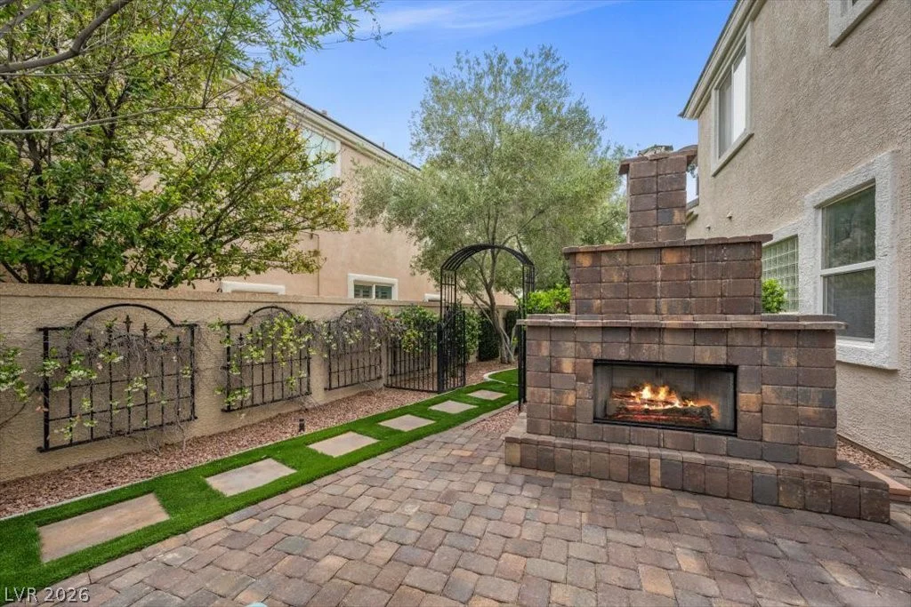 9521 Queen Charlotte, Las Vegas, NV 89145
